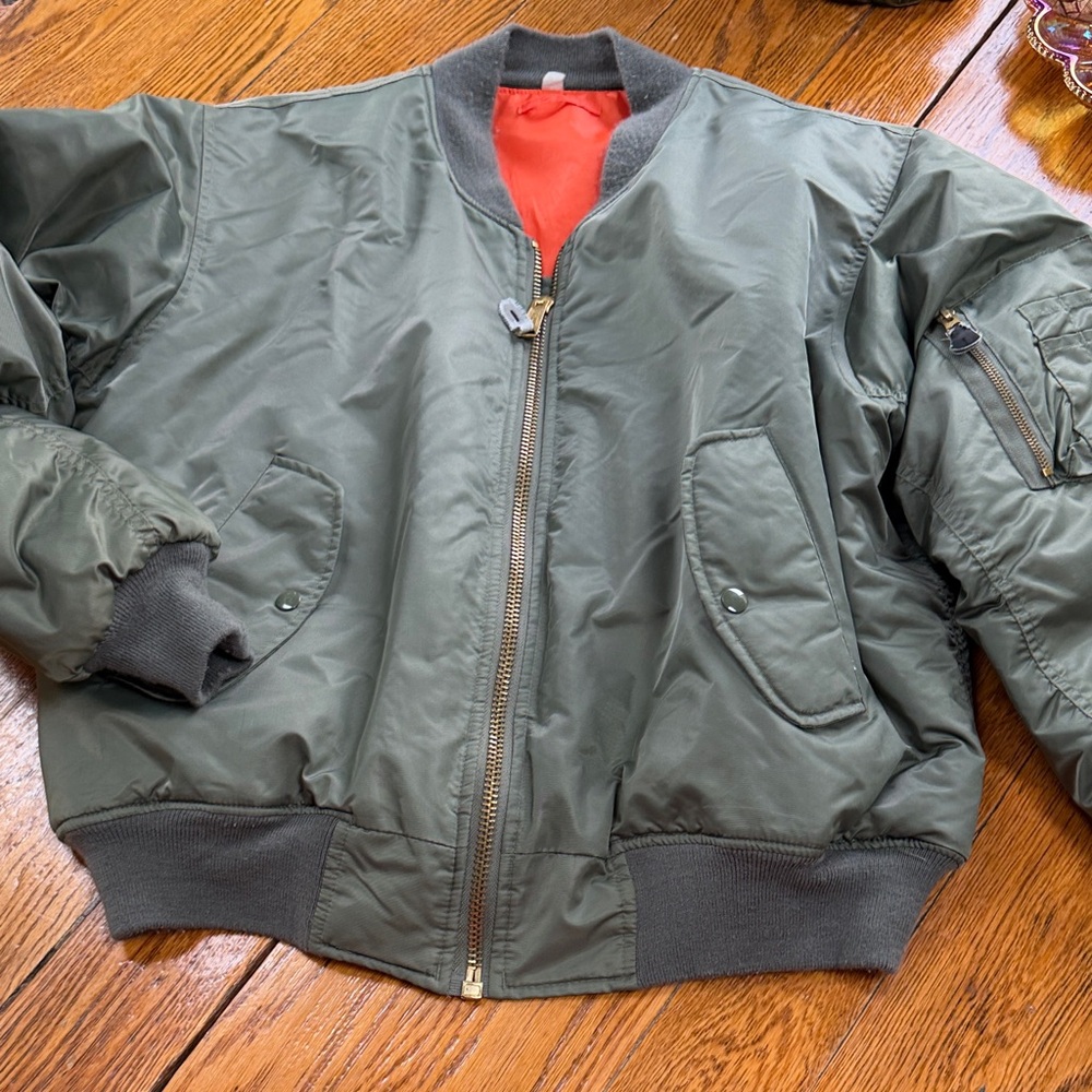 Rothco MA-1 reversible flight packet. Sage green/orange. Zip front. Size Large.